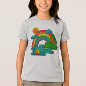 太陽の雲と虹の下のボートの旅行の風景 トライブレンドTシャツ (正面)