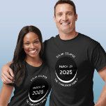 太陽のEclipse 2025 パーソナライズされた Tシャツ<br><div class="desc">2025祝年3月29日に太陽の部分食が行われ、このTシパーソナライズされたャツ。ファミリ名と任意の文字をに変更しカスタマイズます。</div>