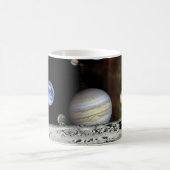 太陽のSystem Voyager Imagesモンタージュ宇宙写真 マグカップ (中央)