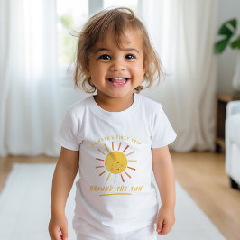 太陽を一周する初めての旅 子供の1歳の誕生日 ベビーTシャツ