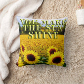 太陽を照らすクッション クッション (ブランケット)