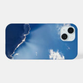 太陽光線の壁アート 青空 ミニマリストの雲 iPhone 15ケース (裏面横)