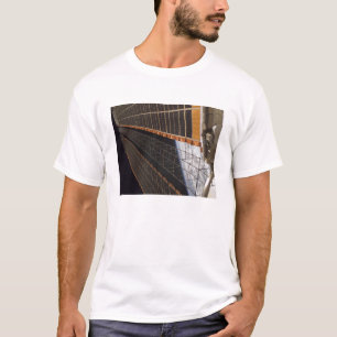 太陽光線を集めるためのアンテナの翼 Tシャツ