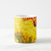 太陽白熱［赤熱］光を放つの下で コーヒーマグカップ (中央)