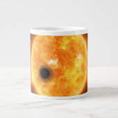 太陽系外惑星Wasp-107bはガスの巨人である ジャンボコーヒーマグカップ (正面)