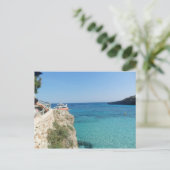 太陽、海、小さなオレンジ色のボート ポストカード (スタンド正面)