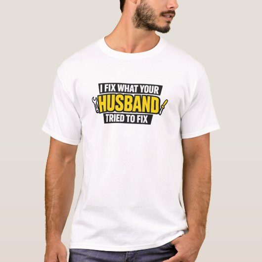 夫が直そうとしたものを私が直す - 大胆で面白いTシャツ Tシャツ (正面)