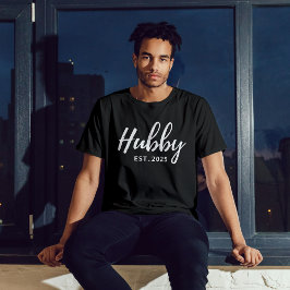 「夫となるホワイト」スクリプト「EST 202X」- 現代のブライズメイド  Tシャツ