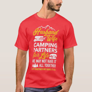 夫と妻のキャンプのパートナーのための人生RV trai Tシャツ