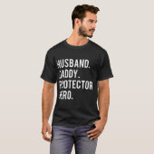 夫のパパの保護ヒーロクールー父パパ Tシャツ (正面フル)