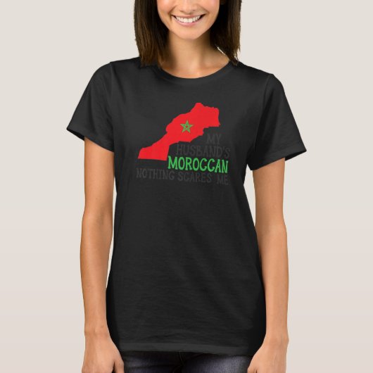 夫のモロッコの妻Morocを怖がらせるものはない Tシャツ (正面)