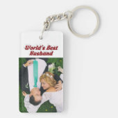 夫の写真（バーガンディ色のテキスト付き） キーホルダー (裏面)