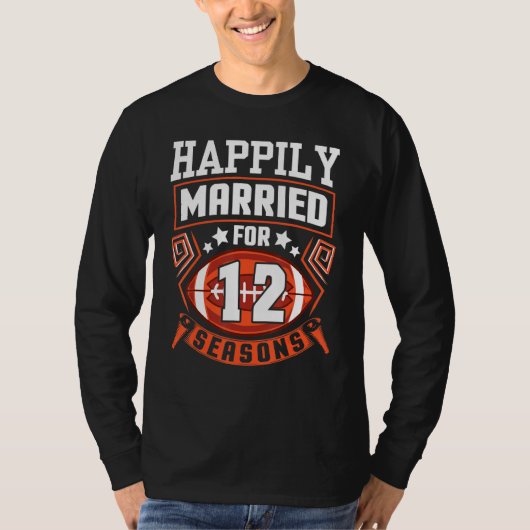 夫の妻が12年結婚したのサッカーで幸せに Tシャツ (正面)