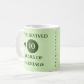 夫の10年間の結婚生活の最も年グリーン コーヒーマグカップ (正面左)