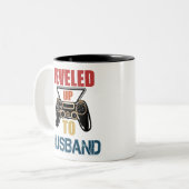 夫のTシャツの新しい夫にヴィンテージレベルまで上げる ツートーンマグカップ (正面左)