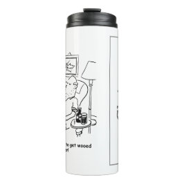 夫は木に囲まれた熱いタンブラーを受けようとしない タンブラー