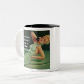 夫は私が降りな離れいともし言っている ツートーンマグカップ (正面左)