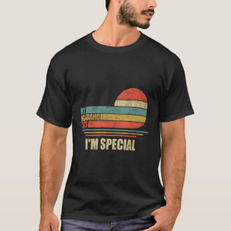 夫は私を特別な夫だと言う Tシャツ