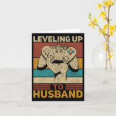 夫へのレトロゲーマーTシャツ 新郎 バチェラーパーティー カード (黄色い花)