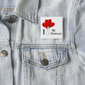 夫を愛する赤いハート風船の三色 缶バッジ (インサイチュ)