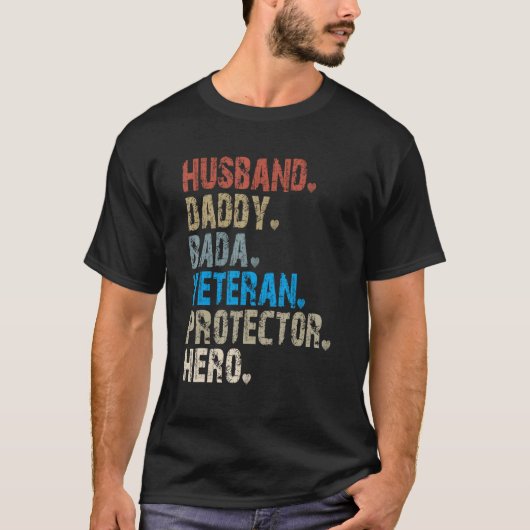 夫ダディバダ退役軍人プロテクターヒーロー Tシャツ (正面)