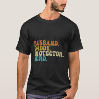 夫ダディープロテクターヒーローファーザーデー Tシャツ