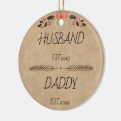 夫パーソナライズされたパパ – 新しいパパの贈り物 セラミックオーナメント (左)