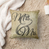 夫人およびWornパーソナライズな夫人のレズビアンの結婚式 クッション (ブランケット)