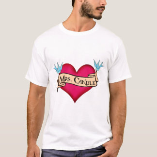 "夫人Candle"のカスタムなハート及び旗の入れ墨のギフト Tシャツ