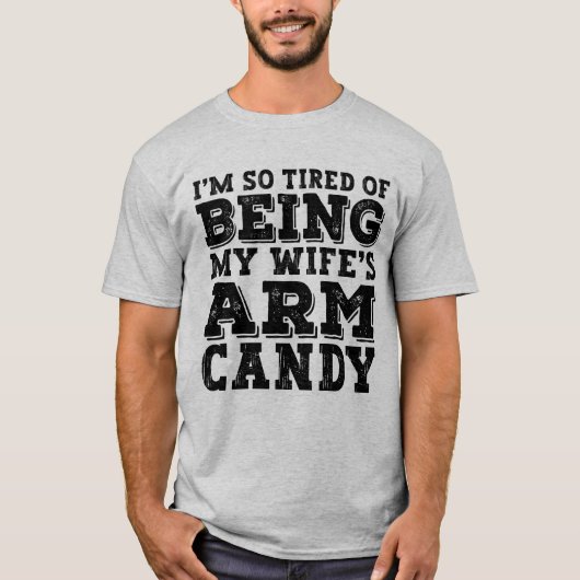 夫婦おもしろいが夫の結婚祝いを冗談で言う Tシャツ (正面)