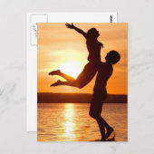 夫婦の愛でビーチに沈む夕日 ポストカード (正面/裏面)