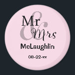 夫婦パーソナライズされた名結婚付 マグネット<br><div class="desc">名字パーソナライズされたとデートのハッピーカップルの結婚磁石。背景色はカスタマイズ可能。</div>