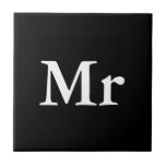 夫婦 |一致するエレガント組 タイル<br><div class="desc">「Mr. and Mrs.」という贈り物と白黒エレガントのモダンデザイン。

最適な用途・恋人/カップル・新婚・結婚記念日・バレンタインデー

クリックカスタマイズデザインをカスタマイズするには、好みの背景色を選択し、独自の文字を追加します。 

一致するアイテムはストアでも利用できます。</div>