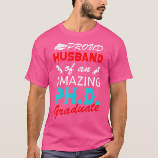 夫誇りを持ったPhd卒業博士号取得 Tシャツ