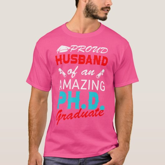 夫誇りを持ったPhd卒業博士号取得 Tシャツ (正面)