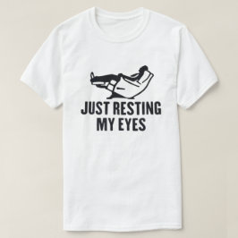 夫＆パパのためのおもしろTシャツ 目を休めてるだけ Tシャツ