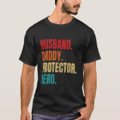 夫 パパ 守護者 ヒーロー 父の日 夫 Tシャツ (正面)
