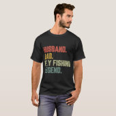 夫。父。フライフィッシングの伝説。面白いお父さん Tシャツ (正面フル)