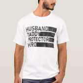 夫Daddy Protector Hero – 父の日の贈り物 Tシャツ (正面)