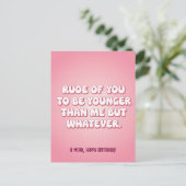 失礼なあなたは私より若いけど、まあ楽しいならそれでいいわ ポストカード (スタンド正面)