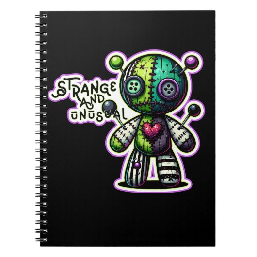 奇妙で珍しい紫と緑のハートのブードゥーくま ノートブック (正面)