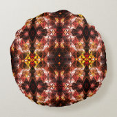 奇妙な形状を生成する赤い三角形の繰り返し ラウンドクッション (裏面)