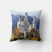 奇抜なノイシュワンシュタインは三つのうちのひとつである クッション (裏面)