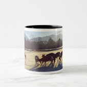 奈良の奈良県、日本の公園のシカ ツートーンマグカップ (中央)