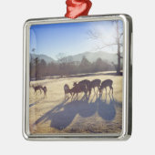 奈良の奈良県、日本の公園のシカ メタルオーナメント (左)