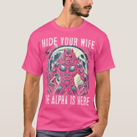 奥さんおもしろいを隠せアルファがオオカミだ Tシャツ (正面)