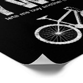 奥さんが自転車を買うのを許してくれる時が好きな男性のマウンテンバイク ポスター (角)