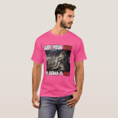 奥さんを隠すシグマが狼男おもしろいの男だ Tシャツ (正面フル)