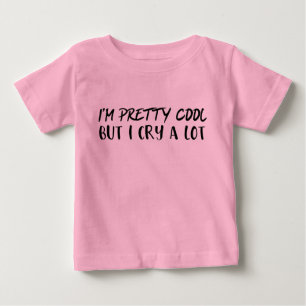 女おもしろいの子のシャツ – 私はかわいらしだクールが、たくさん泣く ベビーTシャツ