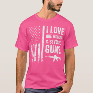 女が一人と銃のジョークがおもしろい大好き Tシャツ